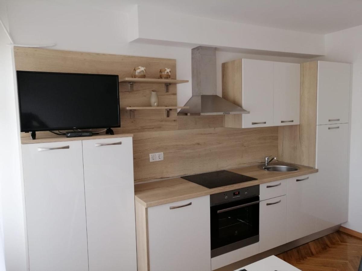 Apartments Leptiric โปดสตรานา ภายนอก รูปภาพ