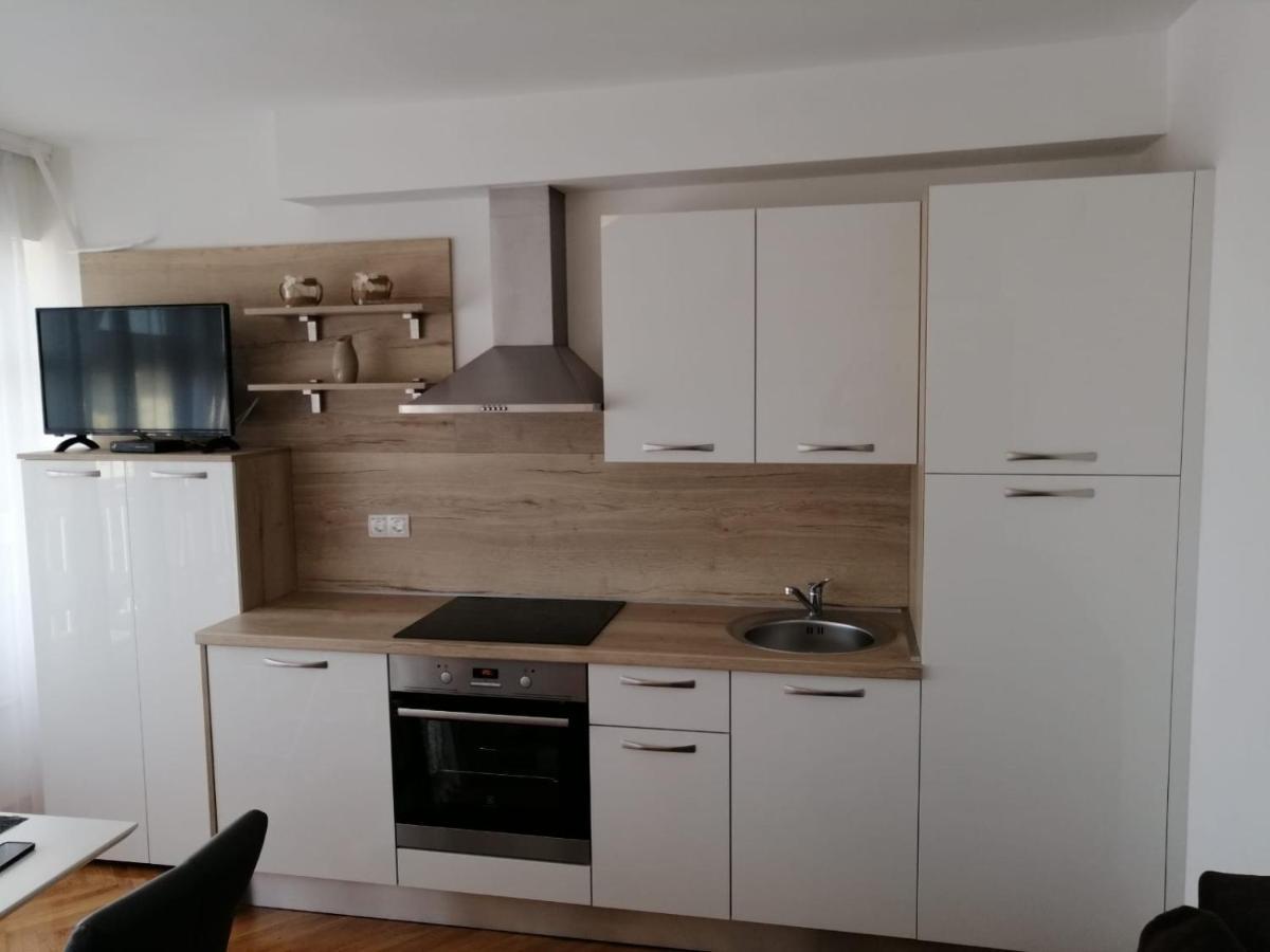 Apartments Leptiric โปดสตรานา ภายนอก รูปภาพ