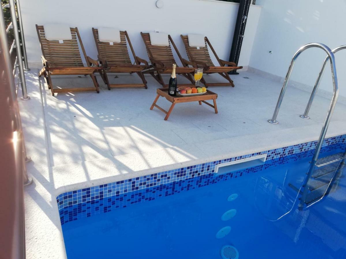 Apartments Leptiric โปดสตรานา ภายนอก รูปภาพ